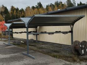 Metallinen pyöräkatos telineillä