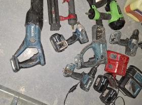 Hyväkuntoisia ja toimivia rakennustyökaluja ja laitteita monenlaiseen tarpeeseen. Akkukoneita, sirkkeleitä, työmaaimureita, lasereita, yms..