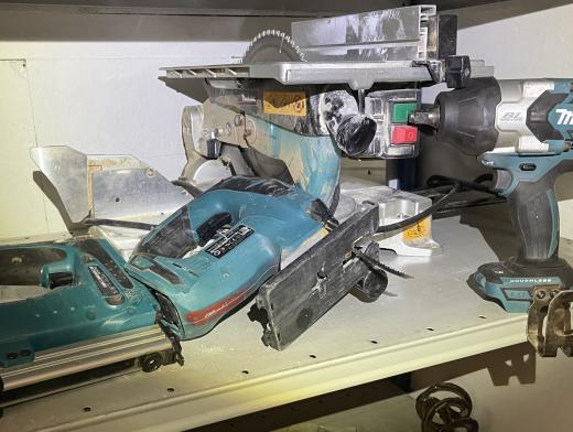 Yhdistelmäsaha, mutteriväännin, hakasnaulain, pistosaha