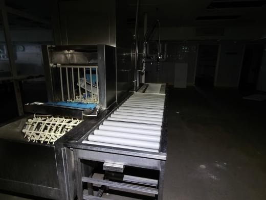 Astianpesukone suurkeittiöön