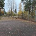 Vanha koripallokentän aita