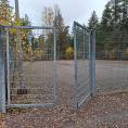 Aitauksen portti. N. 3m leveä